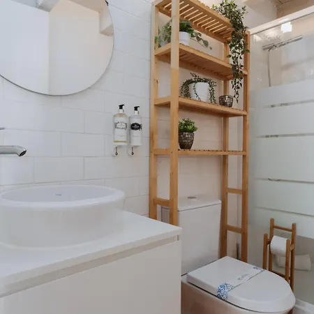 Lovely Nest Downtown Apartment *