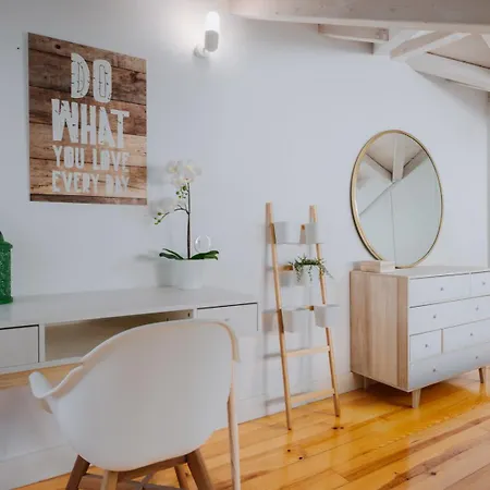 Lovely Nest Downtown Apartment *